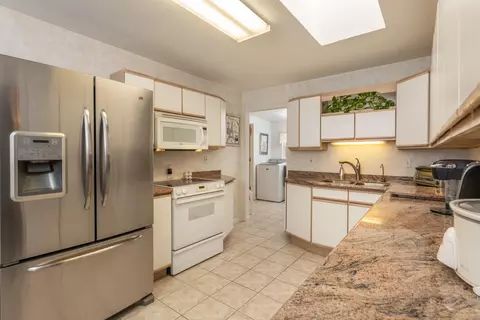 20653 Matamoros St, Redding, CA 96002 photo 10