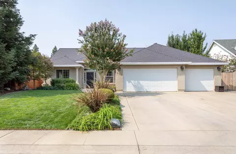 550 Castenda Dr, Redding, CA 96003 photo 1