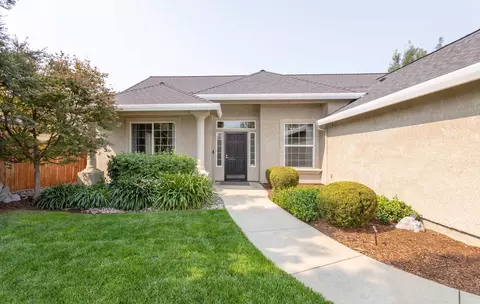 550 Castenda Dr, Redding, CA 96003 photo 4
