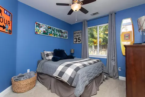 550 Castenda Dr, Redding, CA 96003 photo 16