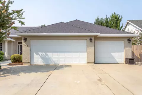 550 Castenda Dr, Redding, CA 96003 photo 3