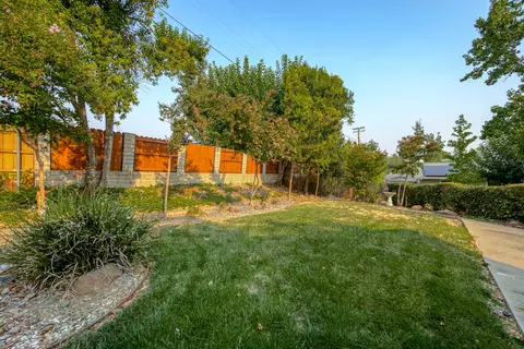 4100 Oro Ct, Redding, CA 96001 photo 3