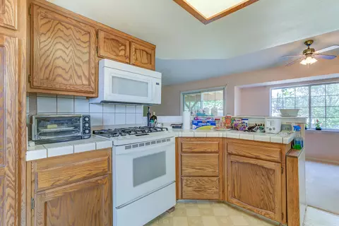 2700 Howard Dr, Redding, CA 96001 photo 6