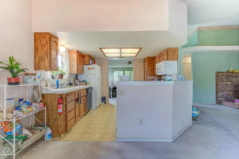 2700 Howard Dr, Redding, CA 96001 photo 7