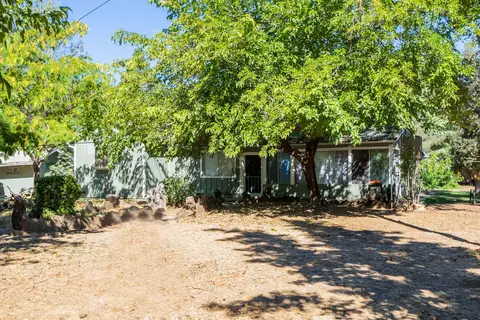 19819 Rhode Island Rd, Redding, CA 96003 photo 2