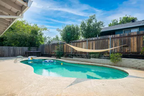 2512 Velia St, Redding, CA 96002 photo 1