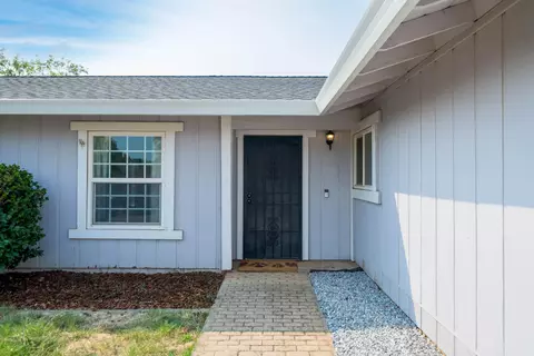 2512 Velia St, Redding, CA 96002 photo 4