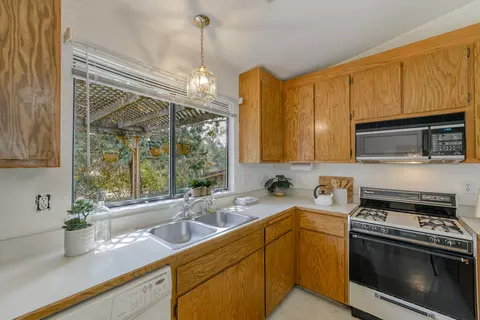2947 Lake Redding Dr, Redding, CA 96003 photo 42