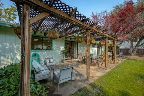 2947 Lake Redding Dr, Redding, CA 96003 photo 14
