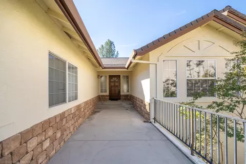 432 Franciscan Trl, Redding, CA 96003 photo 3
