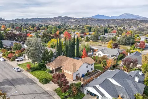 1525 El Capitan Dr, Redding, CA 96001 photo 1