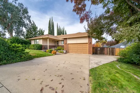1525 El Capitan Dr, Redding, CA 96001 photo 3
