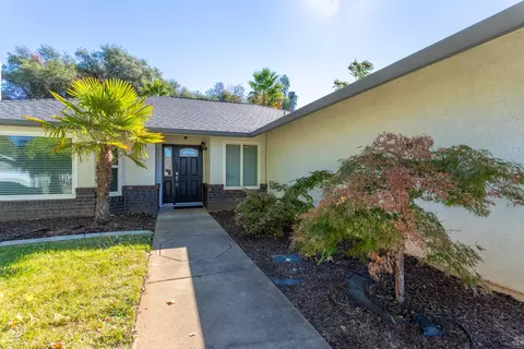 3719 Canterbury Dr, Redding, CA 96002 photo 3