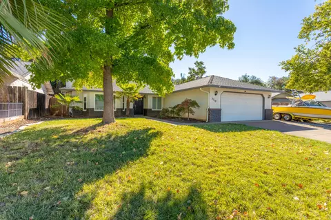3719 Canterbury Dr, Redding, CA 96002 photo 2