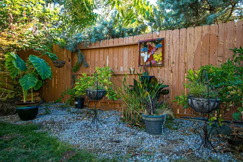 2052 Hedgerow Ave, Redding, CA 96003 photo 32