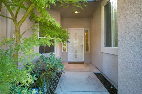 2052 Hedgerow Ave, Redding, CA 96003 photo 4