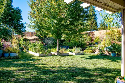 2052 Hedgerow Ave, Redding, CA 96003 photo 33