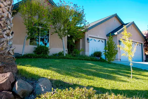 2052 Hedgerow Ave, Redding, CA 96003 photo 1