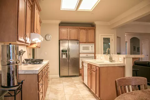 2052 Hedgerow Ave, Redding, CA 96003 photo 11