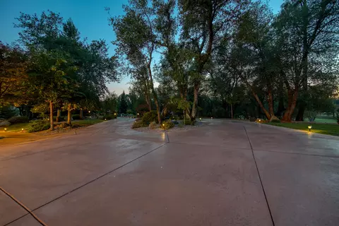 13497 Tierra Heights Rd, Redding, CA 96003 photo 3
