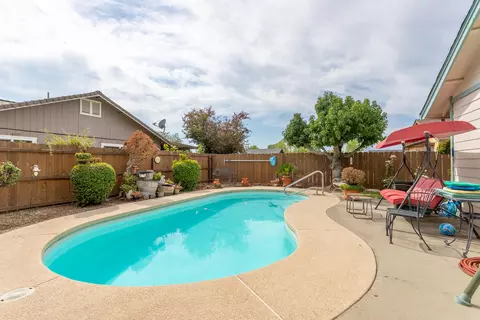 1623 Sterling Dr, Redding, CA 96003 photo 1