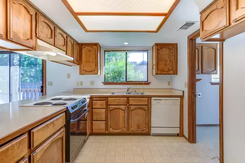 1885 Pineland Ct, Redding, CA 96002 photo 13