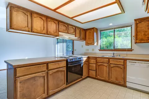 1885 Pineland Ct, Redding, CA 96002 photo 12