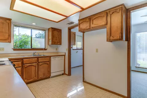 1885 Pineland Ct, Redding, CA 96002 photo 11