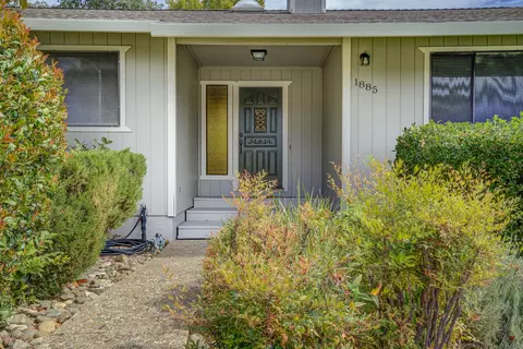 1885 Pineland Ct, Redding, CA 96002 photo 4