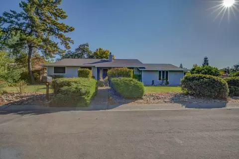 1885 Pineland Ct, Redding, CA 96002 photo 1