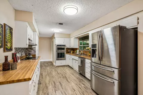 3753 Victoire Way, Redding, CA 96002 photo 8