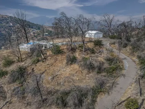 10038 Chateau Woods Dr, Redding, CA 96001 photo 1
