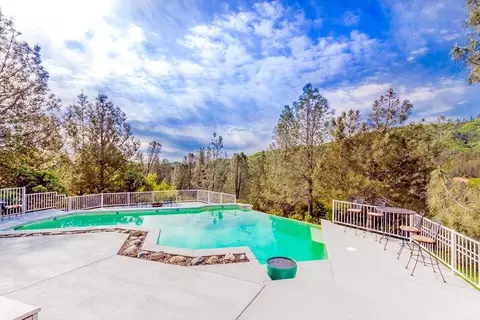 10038 Chateau Woods Dr, Redding, CA 96001 photo 5