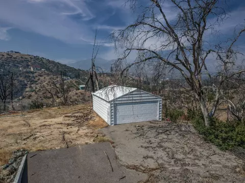 10038 Chateau Woods Dr, Redding, CA 96001 photo 3