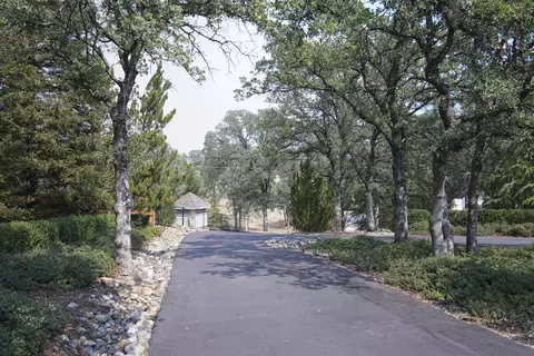 11538 Barzin Ln, Redding, CA 96003 photo 5