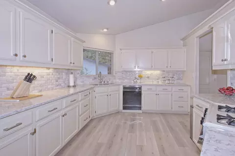 11538 Barzin Ln, Redding, CA 96003 photo 16