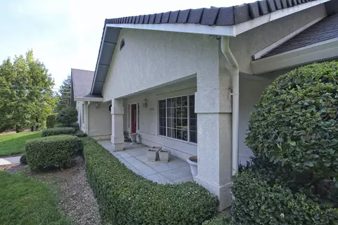 11538 Barzin Ln, Redding, CA 96003 photo 4