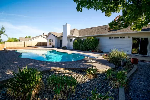 3818 Siskiyou St, Redding, CA 96001 photo 10
