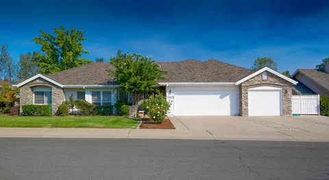 3818 Siskiyou St, Redding, CA 96001 photo 1
