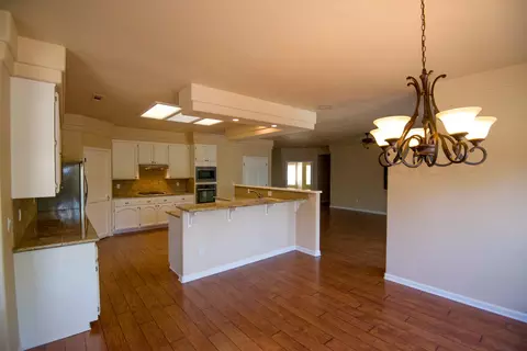 3818 Siskiyou St, Redding, CA 96001 photo 4