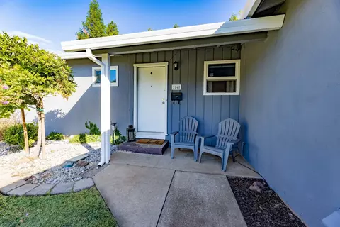 2568 Belladonna St, Redding, CA 96002 photo 2