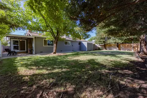 2568 Belladonna St, Redding, CA 96002 photo 4