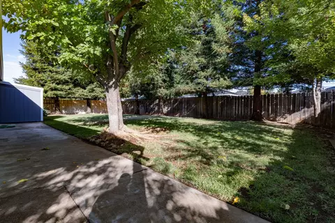 2568 Belladonna St, Redding, CA 96002 photo 3