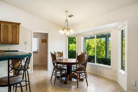 3592 Sunglow Dr, Redding, CA 96001 photo 5