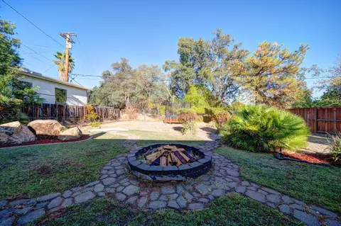 1335 Pleasant St, Redding, CA 96001 photo 17