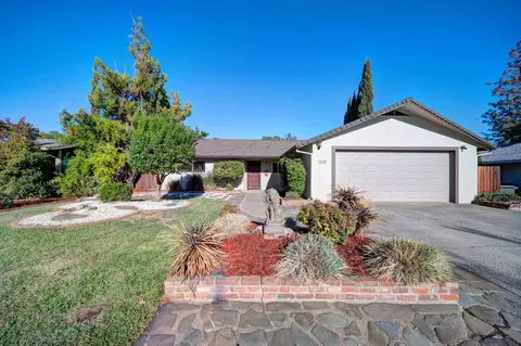 1335 Pleasant St, Redding, CA 96001 photo 1