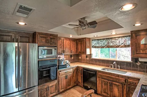 17567 Pine View Dr, Redding, CA 96003 photo 4