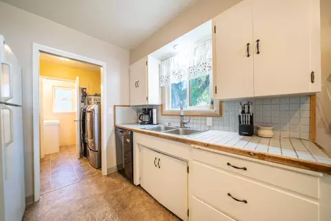 1527 Benton Dr, Redding, CA 96003 photo 18