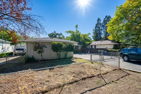 1527 Benton Dr, Redding, CA 96003 photo 2