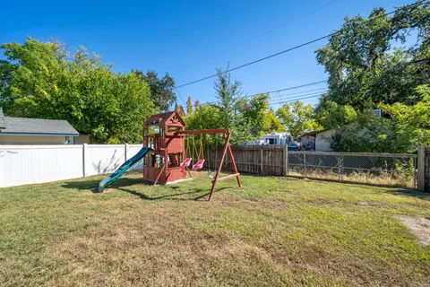1527 Benton Dr, Redding, CA 96003 photo 38